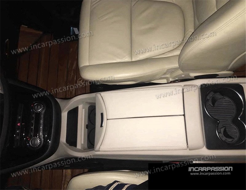 Mercedes-Benz V-Class: centre console with integral refrigerated